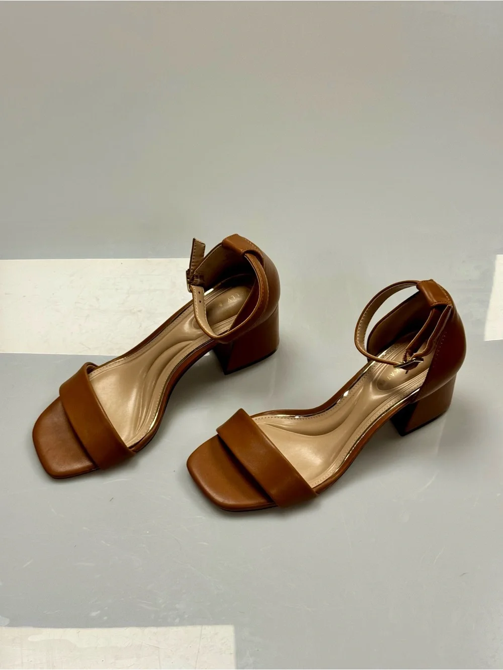 Kelly & Katie Brown Ankle Strap Block Heel Sandals Women’s Size 6.5